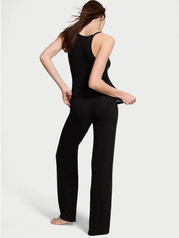Rebrasti Modalni Set Sa Cami Topom I Pantalonama