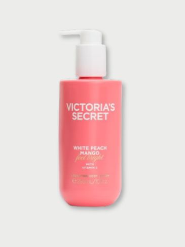 Victoria's Secret ostala nega tela na svetloj pozadini.