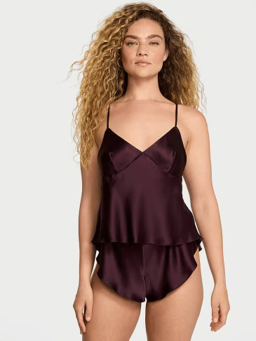 Victoria's Secret kami set na svetloj pozadini.